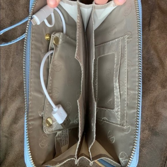 Adrienne Vittadini Studio Blue Charging Wallet - Picture 5 of 6